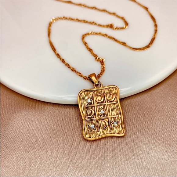 Free People Elegant Gold Tic- Tac -Toe Pendant Twisted Rope Chain Necklace - Picture 7 of 10